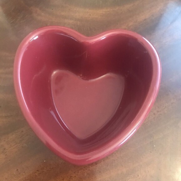 Chantal Heart Shaped Deep BurgundyBaking Dish Smooth Edge VALENTINE READY - Picture 1 of 6